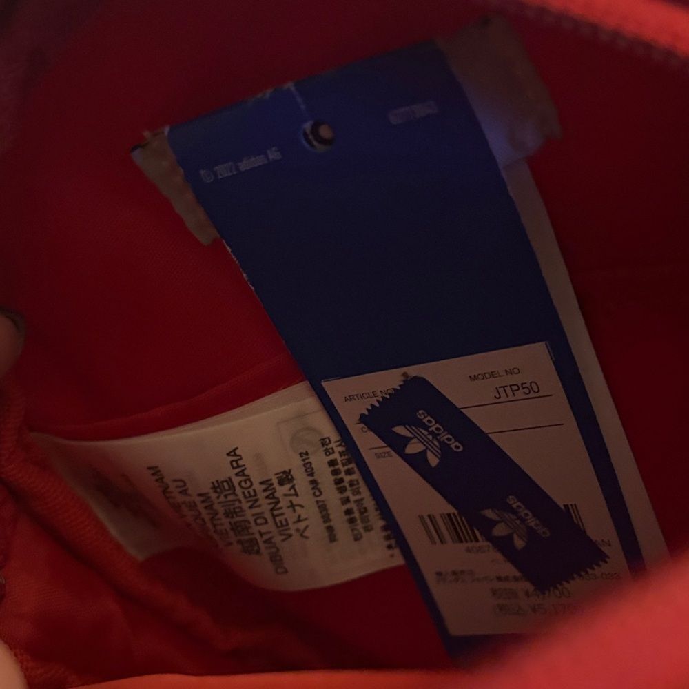 RARE~ Adidas Originals SPORTS ROUND BAG BETTER SCARLET IX7448 TAKSE ~ NWT - Picture 7 of 7